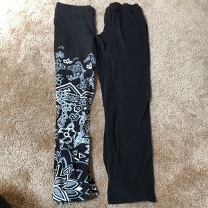 Girl’s black leggings